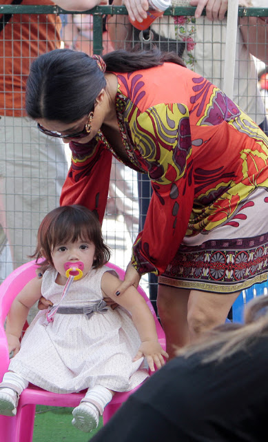 IMAGE ID # 1954902 Salma Hayek and her beautiful baby girl Valentina enjoy a day at the market in Los Angeles. Valentina was not impressed with the animals; she would not ride a pony and would not pet a bunny, but was very excited about her ice cream.    CR: COQ/Fame Pictures   03/01/2009 --- Valentina Paloma Pinault, Salma Hayek --- (C) 2009 Fame Pictures, Inc. - Santa Monica, CA, U.S.A - 310-395-0500 / Sales: 310-395-0500