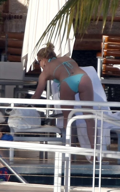 Britney in a bikini with her kids in Miami <P> <B>Ref: SPL85616 090309 </B><br> Picture by: SDFL / Splash News<br> </P><P> <B>Splash News and Pictures</B><br> Los Angeles: 310-821-2666<br> New York: 212-619-2666<br> London: 870-934-2666<br> photodesk@splashnews.com<br> </P>