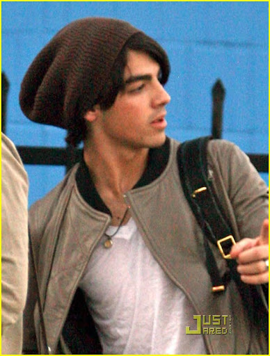 joe-nick-jonas-mcdonalds-mates-04.jpg
