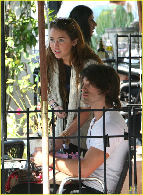 miley-cyrus-justin-gaston-market-city-05.jpg