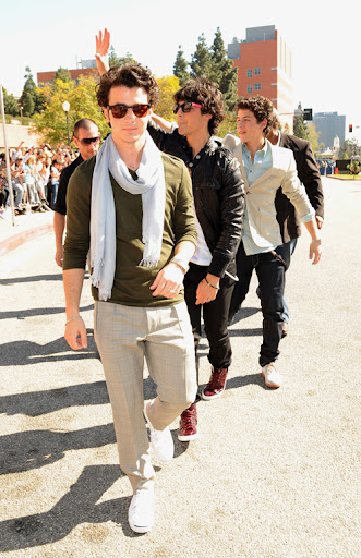 LOS ANGELES, CA - MARCH 28:  Musicians Kevin Jonas, Joe Jonas and Nick Jonas of Jonas Brothers arrive at Nickelodeon's 2009 Kids' Choice Awards at UCLA's Pauley Pavilion on March 28, 2009 in Westwood, California.  (Photo by Kevin Mazur/WireImage) *** Local Caption *** Kevin Jonas;Joe Jonas;Nick Jonas