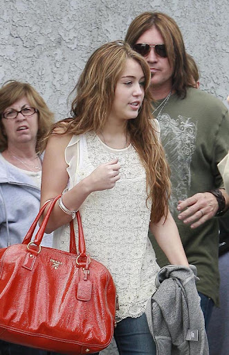 03-22-09 Studio City, CA Miley Cyrus along with her day Billy Ray and her mom Tish leaving breakfast at the Studio Cafe in Studio City, CA... Non-Exclusive Pix by Flynet ©2009 818-307-4813 Nicolas 323-974-6007 Jay 310-466-8617 Scott