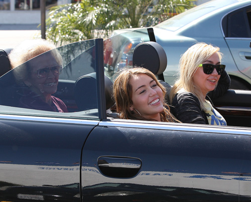 IMAGE ID # 2025704 Miley Cyrus and her crew stop off to grab a bite to eat at an In and Out Burger before heading over to a recording studio in Burbank Ca! CR: RIV/ Fame Pictures 03/23/2009 --- Miley Cyrus --- (C) 2009 Fame Pictures, Inc. - Santa Monica, CA, U.S.A - 310-395-0500 / Sales: 310-395-0500