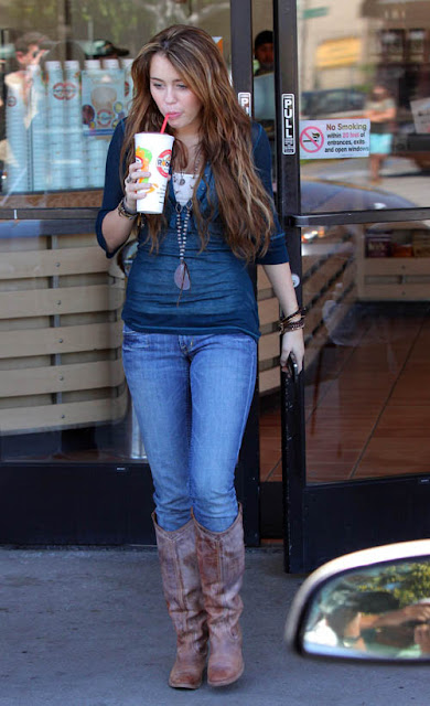 miley-cyrus-berry-4129-8.JPG
