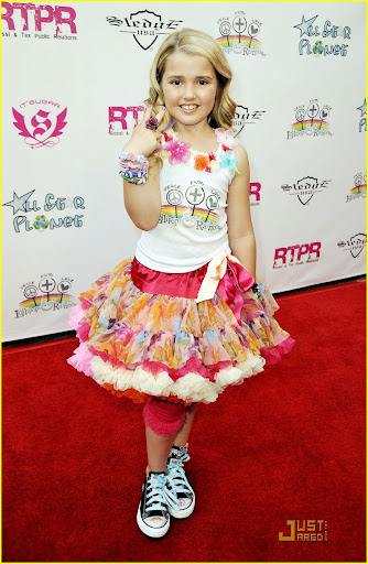 noah-cyrus-emily-grace-lollipops-04.jpg