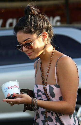vanessa-hudgens-blockbuster-babe (16).JPG