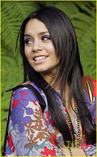 vanessa-hudgens-alyson-michalka-bandslam-05.jpg