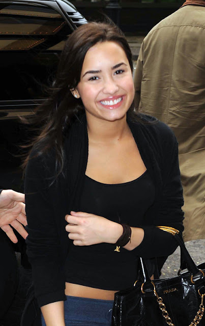 May 2, 2009: Demi Lovato photographed arriving to her hotel in New York City. Credit: Dario Alequin/INFphoto.com    Ref: infusny-147