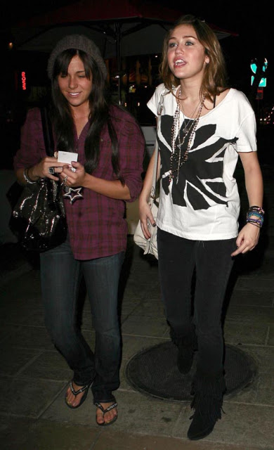 05-07-09 Burbank, CA Miley Cyrus and a friend seen out for dinner at P.F. Chang's in Burbank... Non-Exclusive Pix by Flynet ©2009 818-307-4813 Nicolas 323-974-6007 Jay 310-466-8617 Scott