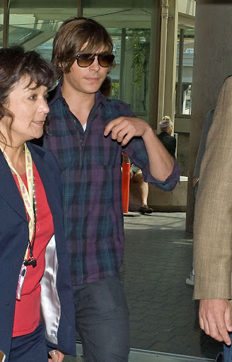 zac-efron-5129-4.jpg