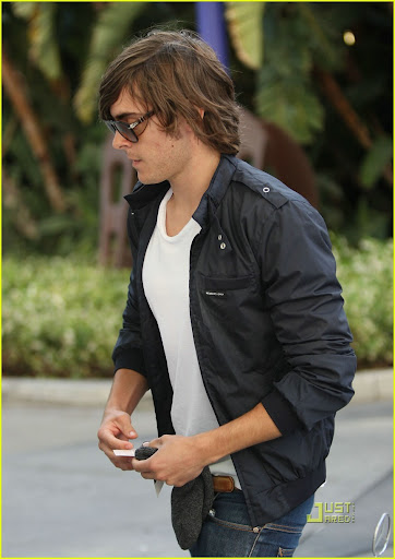 zac-efron-lakers-lover-04.jpg