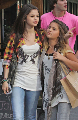 selena-gomez-5199-8.jpg
