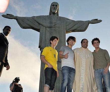 jonas-brothers-brazil-6-thumb-437x367.jpg
