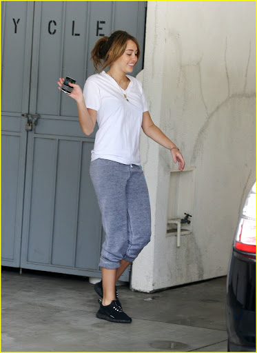 miley-cyrus-pilates-princess-06.jpg
