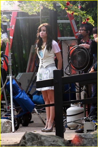 demi-lovato-again-video-shoot-03.jpg