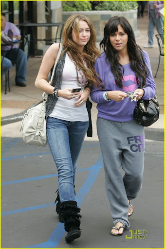 miley-cyrus-mandy-jiroux-lunch-20.jpg