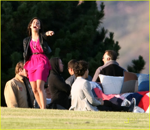 selena-gomez-nick-jonas-wiffle-ball-25.jpg