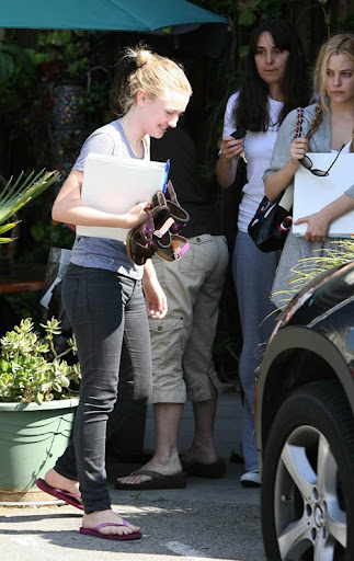 June 19, 2009: Dakota Fanning spotted leaving a studio in Los Angeles, California today. Credit: Miguel Aguilar/INFphoto.com Ref.: infusla-140