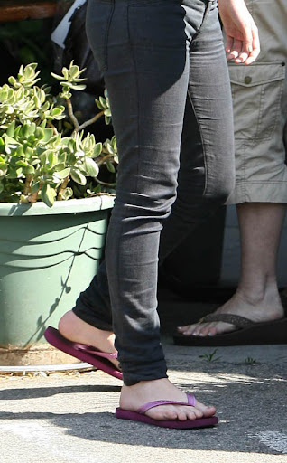 June 19, 2009: Dakota Fanning spotted leaving a studio in Los Angeles, California today. Credit: Miguel Aguilar/INFphoto.com Ref.: infusla-140