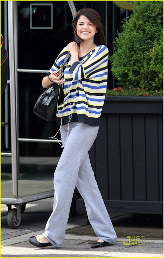 selena-gomez-subway-silly-01.jpg