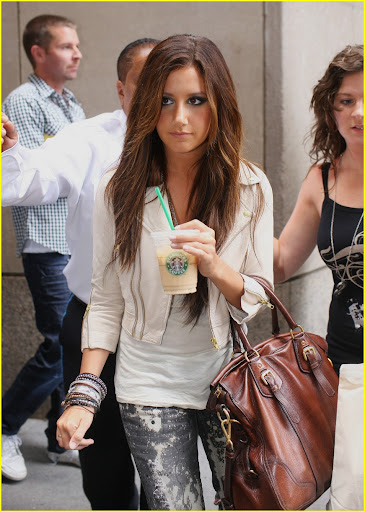 ashley-tisdale-scott-speer-starbucks-01.jpg