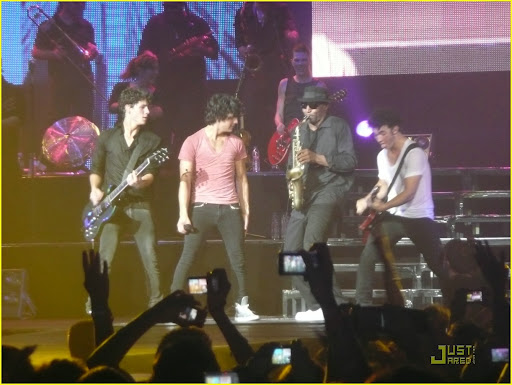 jonas-brothers-zenith-zesty-03.jpg