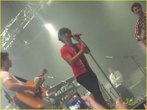 jonas-brothers-zenith-zesty-07.jpg