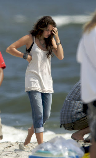 June 18, 2009: Miley Cyrus pictured on the set of her new film 'The Last Song' on Tybee Island, Georgia. Credit: INFphoto.com   Ref.: infussa-01