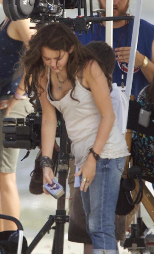 June 18, 2009: Miley Cyrus pictured on the set of her new film 'The Last Song' on Tybee Island, Georgia. Credit: INFphoto.com   Ref.: infussa-01