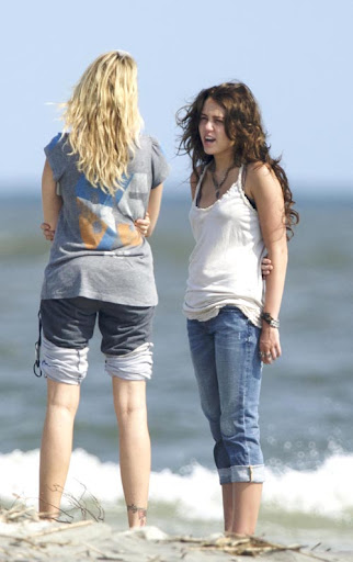 June 18, 2009: Miley Cyrus pictured on the set of her new film 'The Last Song' on Tybee Island, Georgia. Credit: INFphoto.com   Ref.: infussa-01