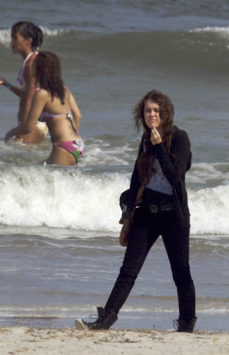 June 19, 2009: Miley Cyrus pictured on 'The Last Song' film set on Tybee Island, Georgia. Credit: INFphoto.com   Ref.: infussa-01