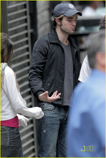 robert-pattinson-rain-remember-me-05.jpg