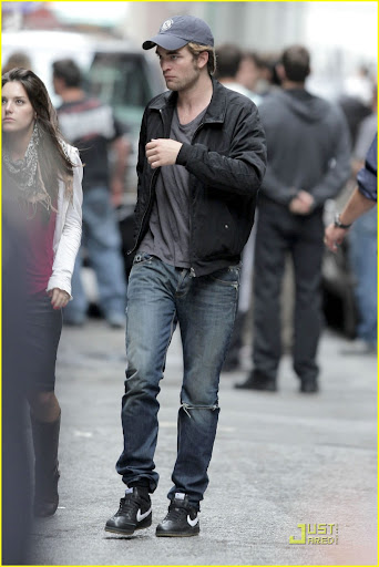 robert-pattinson-rain-remember-me-06.jpg