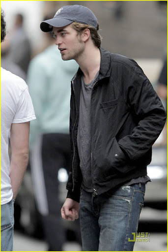 robert-pattinson-rain-remember-me-02.jpg