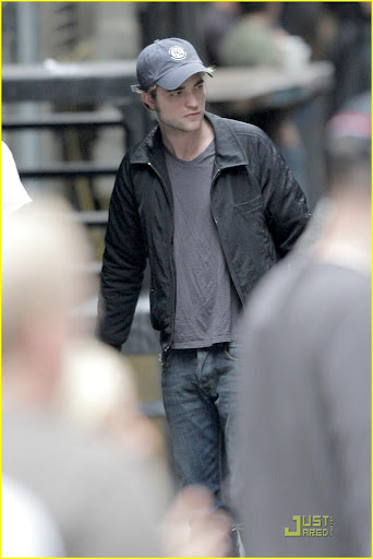 robert-pattinson-rain-remember-me-03.jpg