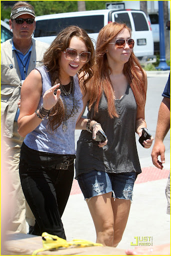 miley-cyrus-last-song-sing-05.jpg