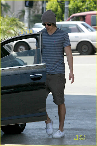 zac-efron-pump-up-01.jpg