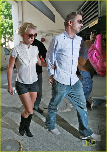 britney-spears-jason-trawick-starbucks-04.jpg