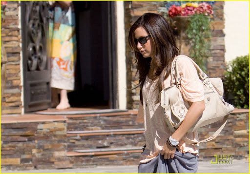 ashley-tisdale-birthday-vacation-05.jpg