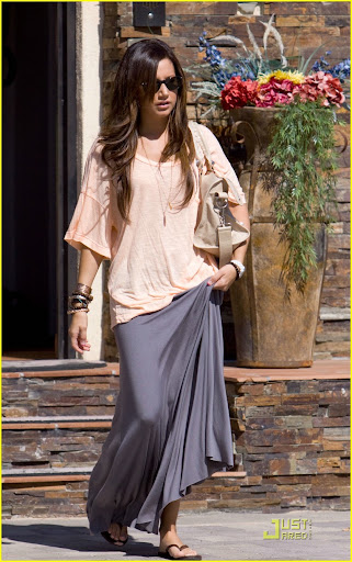 ashley-tisdale-birthday-vacation-06.jpg