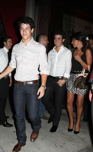 July 3, 2009: The Jonas Brothers photographed celebrating Kevin's engagement to girlfriend Danielle Deleasa at their favorite pizza parlor along with 30 friends in Los Angeles, California. Credit: Rachpoot/Stefan/INFphoto.com Ref.: infusla-34/134