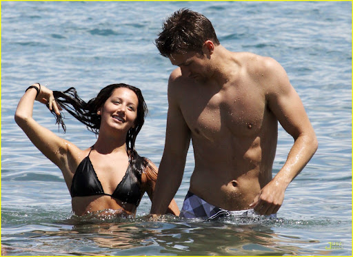 ashley-tisdale-scott-speer-smooching-03.jpg