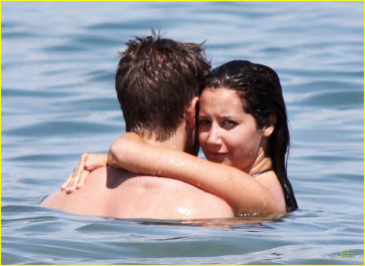 ashley-tisdale-scott-speer-smooching-01.jpg