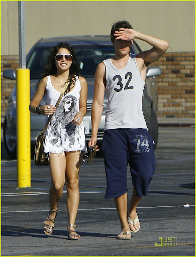 zac-efron-vanessa-hudgens-panera-bread-05.jpg