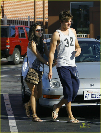 zac-efron-vanessa-hudgens-panera-bread-07.jpg