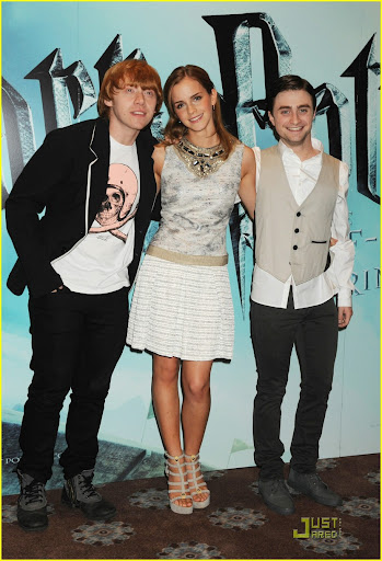 rupert-grint-emma-watson-claridges-couple-02.jpg