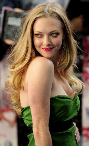 [seyfried7_mammamia_slideshow_604x500[4].jpg]