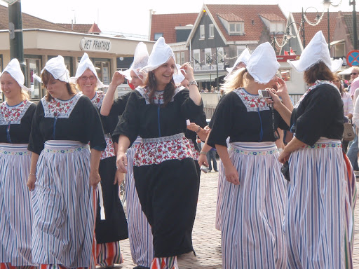 Свежей селёдочки не хотите?:) А также развиртуализация и Volendam. 