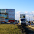 DSC01546.JPG, Brasov. Sortie de ville vers Targu Mures ; j'ai pris cette photo pour le panneau de pub vantant les plaisirs hédonistes dont les roumains ont été privés pendant de longues décénnies. Mais l'on aura compris que cette offre (aléchante ? ) ne s'adresse qu'à quelques "happy few"... et plutôt fortunés !, Brasov, Tansylvanie. Mars 2008.