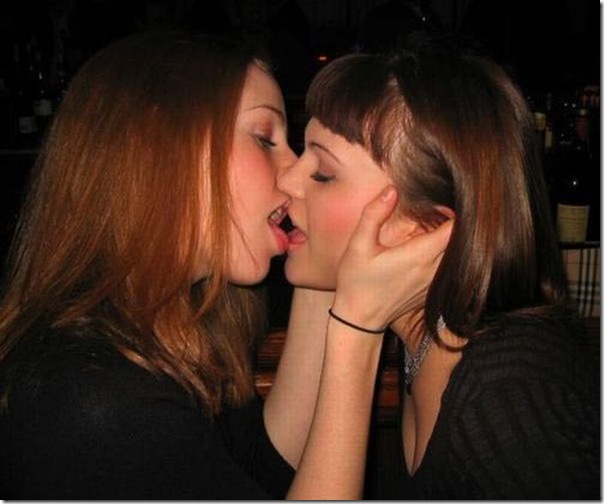 As garotas se beijando (17)